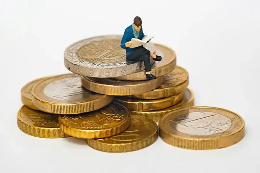 The Bright Side of Finance: How Mindset Shapes Your Money Journey